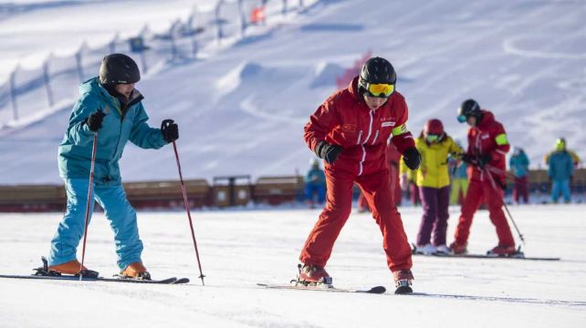 华莲旅游度假区滑雪场
