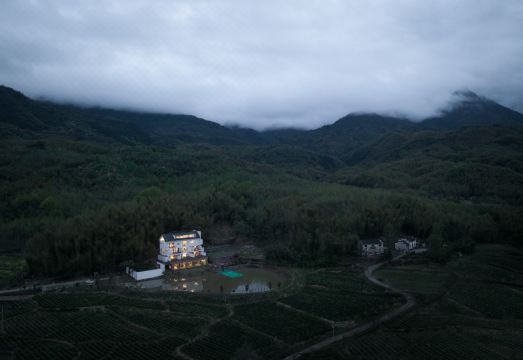 Huangshan LuHouseHotel Overview