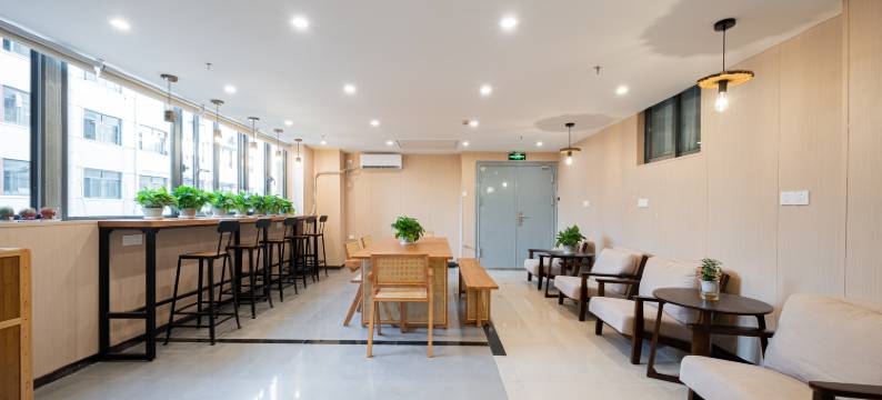 登巴客栈(黄兴路地铁站店)图片