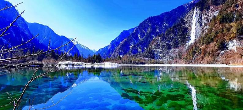 溪畔汤泉度假酒店(毕棚沟景区理小路店)图片