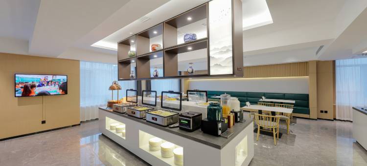 赤峰龙致逸景酒店(维多利摩尔城红山区政府店)图片