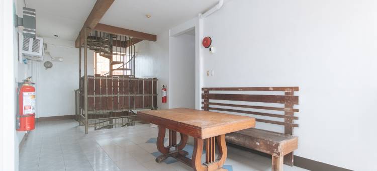 RedDoorz at Joel's Apartelle图片