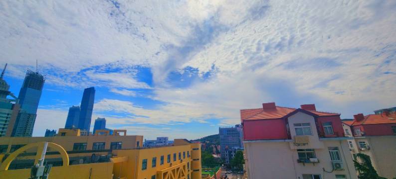 邻海畔公寓(万象城五四广场地铁站店)图片