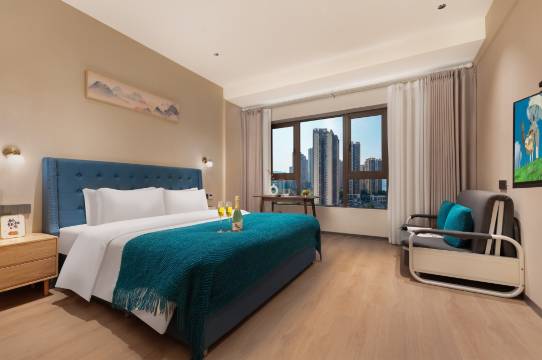 重庆悠朗·轻居民宿(南滨路弹子石老街店)