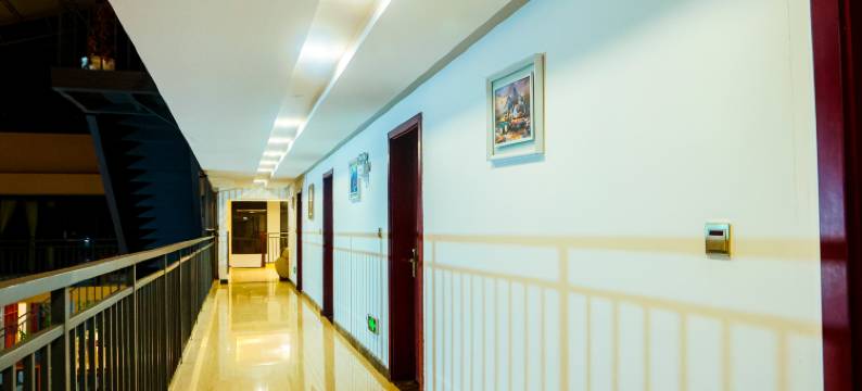 罗平湖畔酒店图片