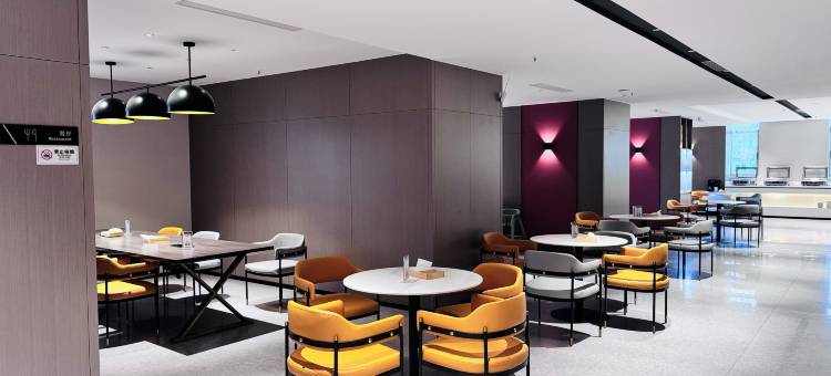 蚂蚁·光年电竞酒店(梧州骑楼城店)图片