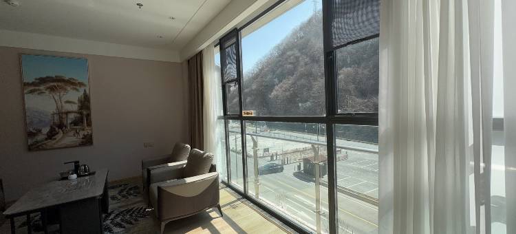 维也纳3好酒店(神农架大九湖国家湿地公园景区入口坪阡古镇店)图片