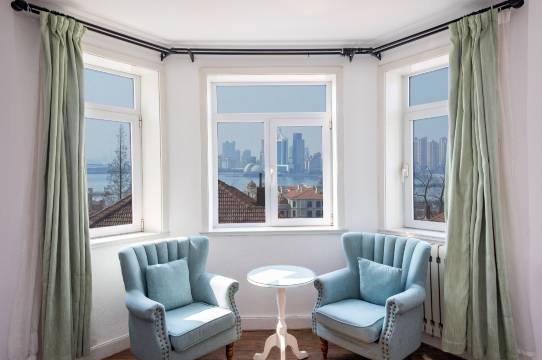 青岛海边人老别墅(海底世界店)