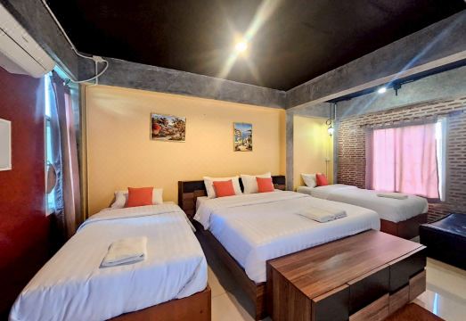 ORA HOUSE Hotel Overview