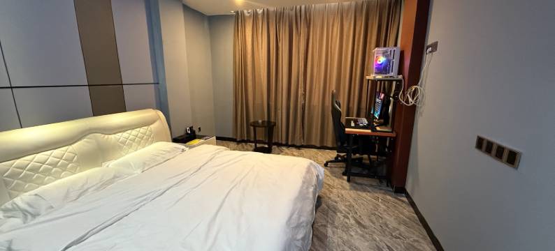 黑云电竞酒店(台山商业城步行街店)图片