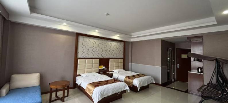 银川镇北府假日酒店(西部影视城贺兰演艺小镇店)图片