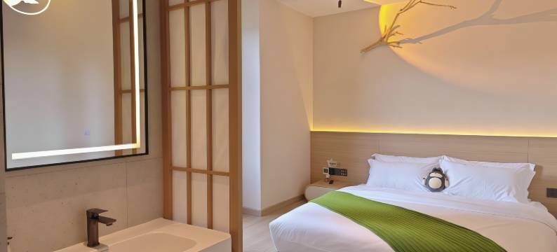 龙猫精灵  YOUNG•IS•DIFFERENT设计酒店(六盘水高铁站人民广场店)图片