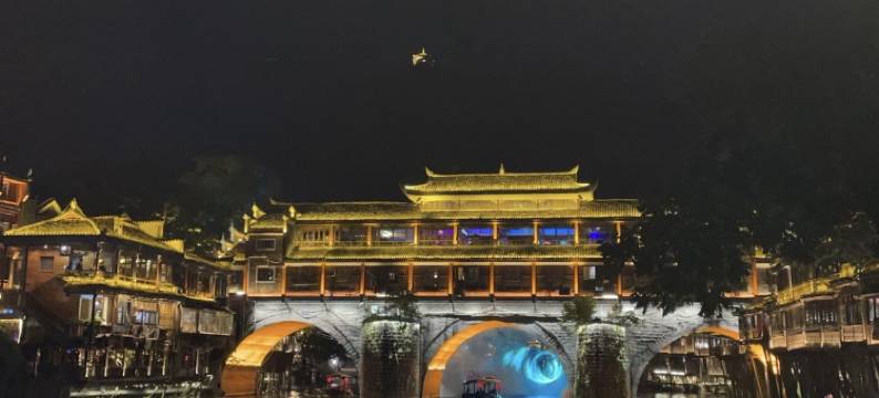 凤凰沱江楼吊脚楼客栈图片