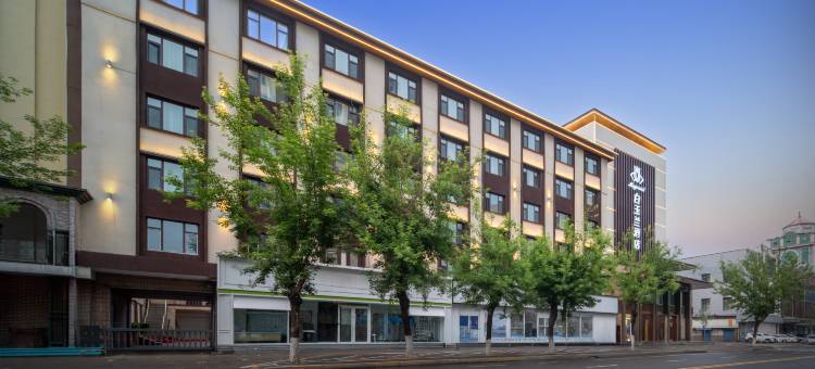 白玉兰酒店(佳木斯市火车站新玛特店)图片