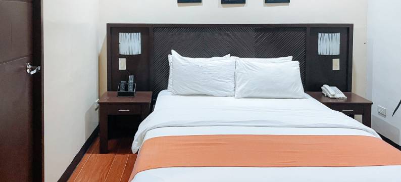 RedDoorz Plus @ Hotel Esse图片