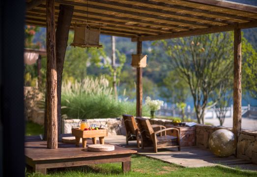 Dongjiang Lake Ergeng Daizhu Homestay Hotel Overview