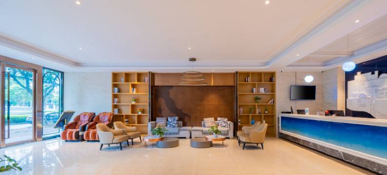 VES电竞酒店(里建湖公园绿地东盟大学城店)图片