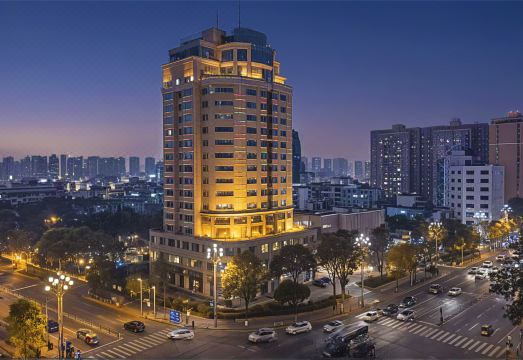 宏达?桥?酒店（雍湖公园什邡广场店）外景图