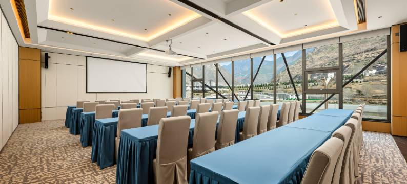 泸定智选假日酒店图片