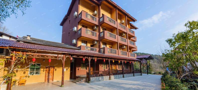 天生三桥瑗纤酒店(天坑地缝店)图片