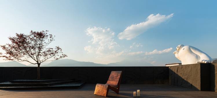 纳主·空中庭院设计师雪山观景民宿(丽江城日照金山店)图片