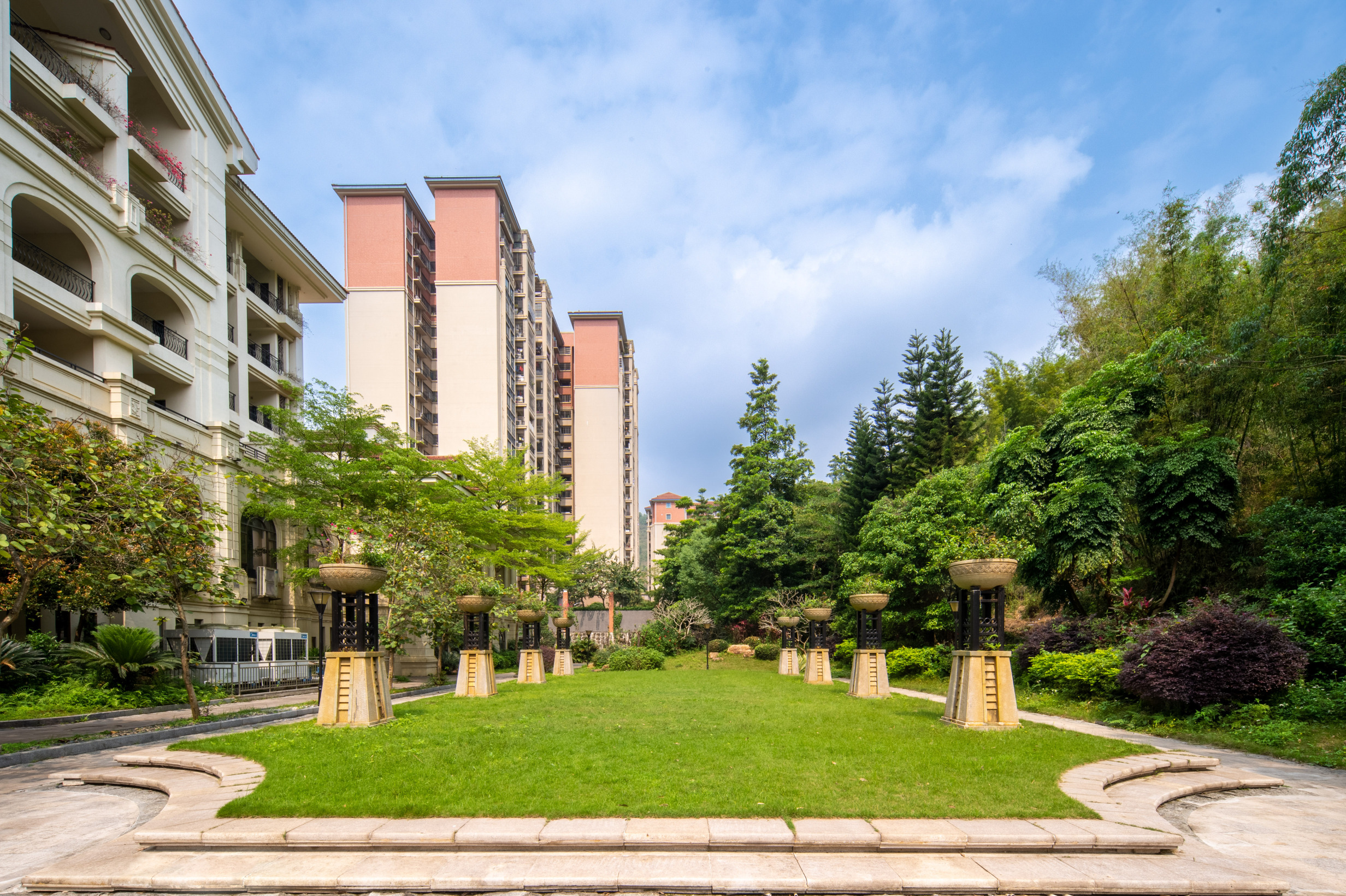 Country Garden Phoenix Hotel Yunfu Over view
