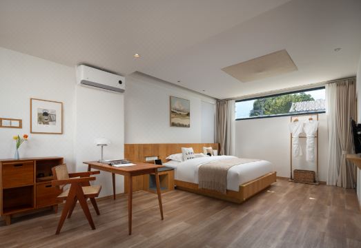 HuaJiu·Cheering House Hotel Overview