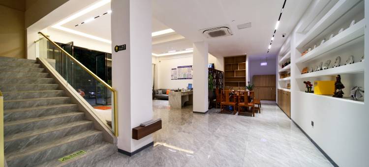 西双版纳景洪新友达酒店(曼听公园泼水广场店)图片