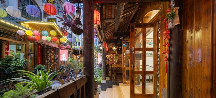 张家界与花小舍民宿(火车站天门山索道站店)图片