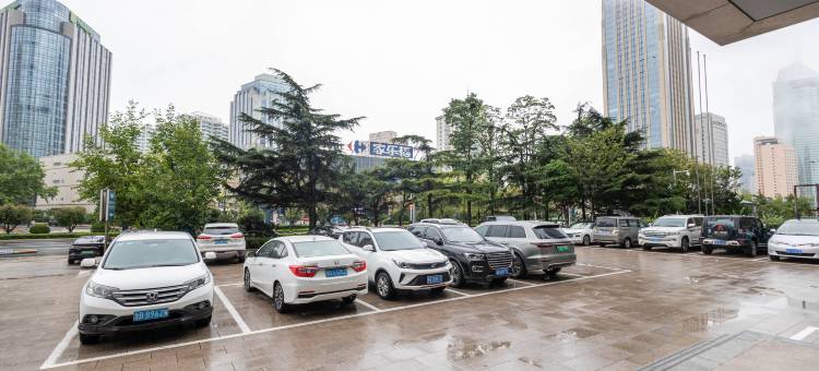 网鱼电竞酒店(青岛五四广场奥帆中心店)图片