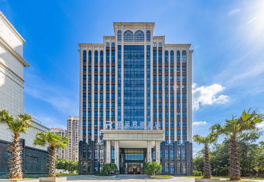 丽呈君顿酒店（万宁高铁站店）外景图