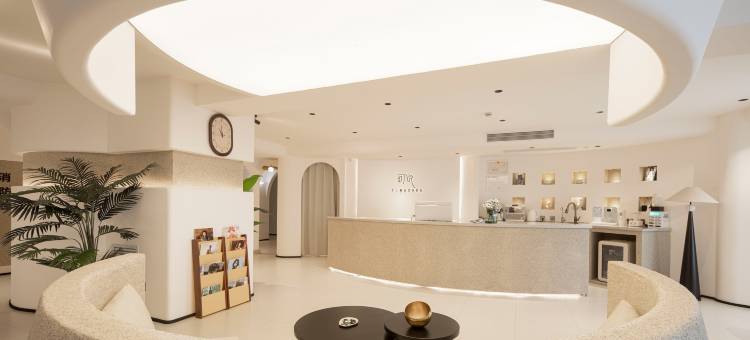 町说设计师民宿(东方影都融创茂店)图片