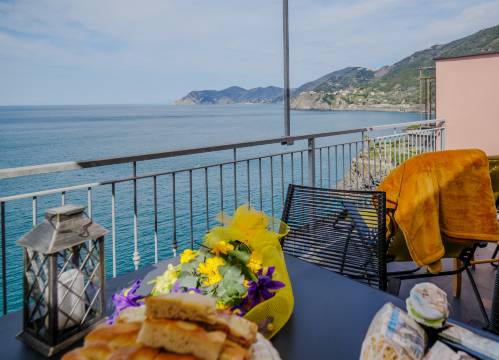 拉兰帕拉海景公寓酒店 - 附阳台及空调(La Lampara Sea View Terrace Apartment with AC)