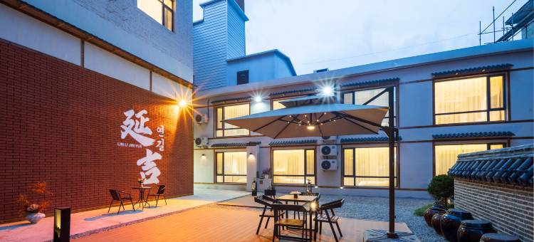 临里·锦悦艺术家酒店(延吉延边大学网红墙东方水上市场店)图片