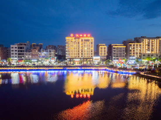 佳林酒店(阳西县西湖公园景区店)