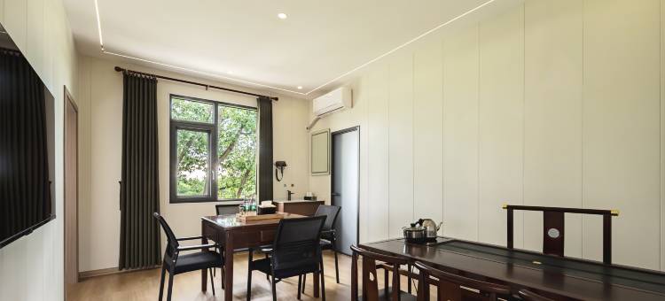 暖云涧民宿(三峡机场店)图片