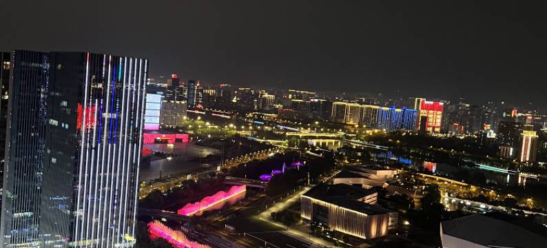 朴寂·设计师高空民宿(太原万象城晋阳湖会展中心店)图片