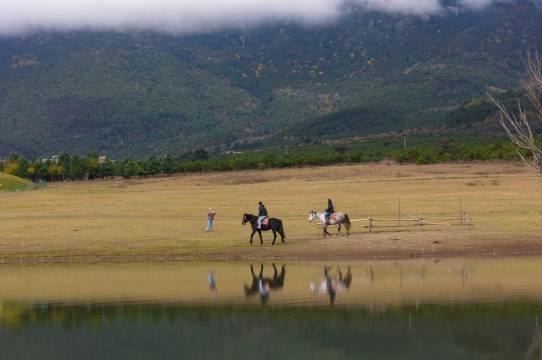云水深深玉湖居•日照金山全景•秘境度假酒店图片