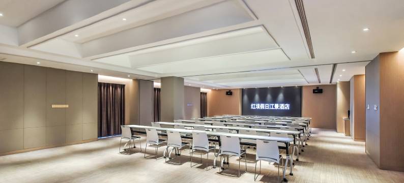 红墣假日江景酒店(重庆洪崖洞解放碑步行街店)图片