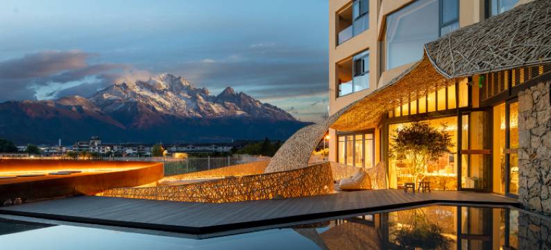 丽江云渡•日照金山·雪山湖景度假民宿图片