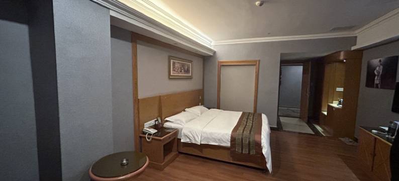 亚信电竞酒店(深圳坪地宜城PARK沃尔玛店)图片