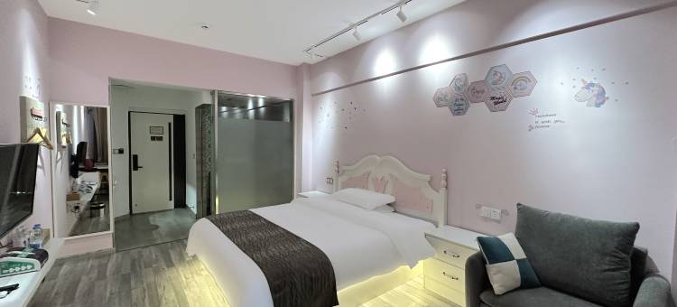 曲靖依·云端酒店(万达店)图片