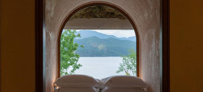 阅时·柴奢泸沽湖泳池私汤全湖景度假酒店(爱丽丝梦游仙境店)图片