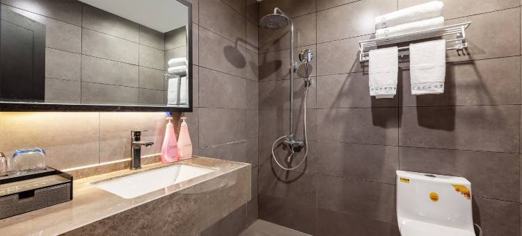 芒市宏顺艺术酒店(芒市广场店)图片