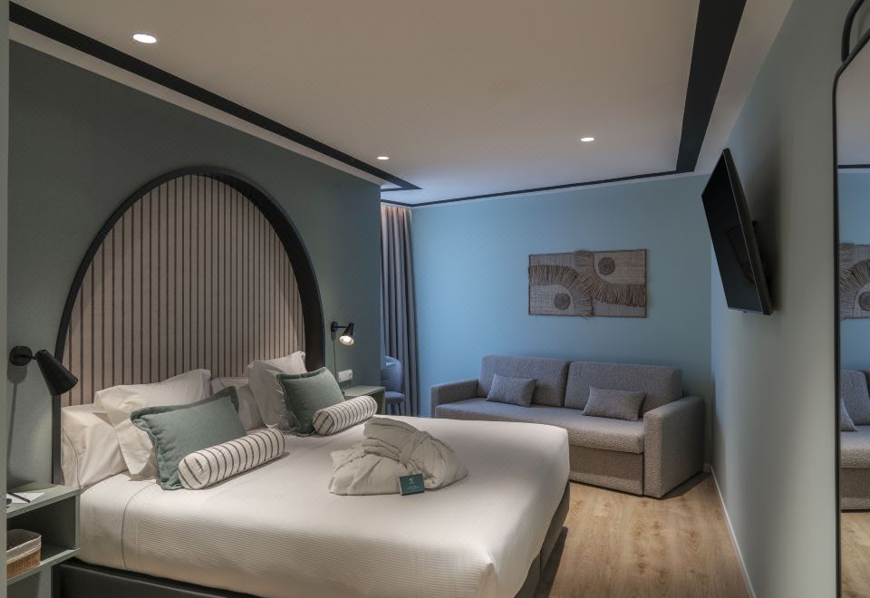 Vincci Bonjardim Hotel Overview