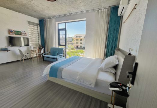 Sunday holidayHotel Overview