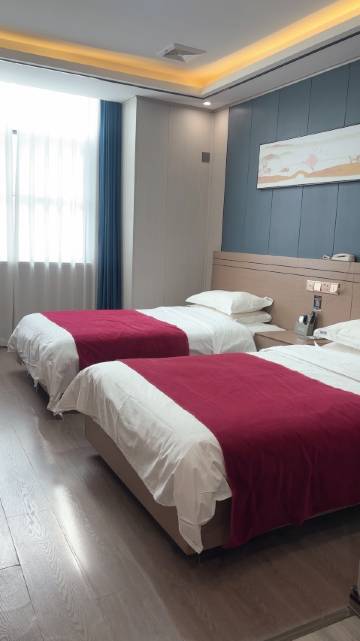 智臻假日酒店(周口海洋馆太昊陵店)