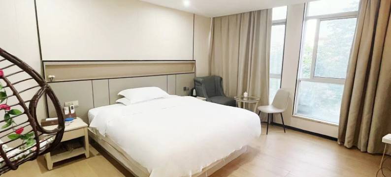 朗庭时尚酒店(晋江机场阳光夜市店)图片