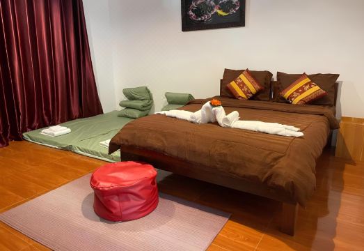 7Zee View Hotel Overview