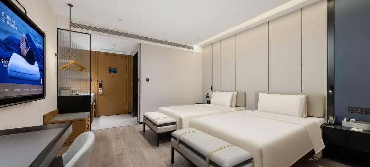 济南大明湖泉城路亚朵酒店图片